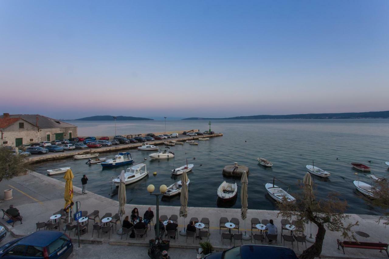 Seafront Apartment In Historical Cippico Castle Kaštela Kültér fotó