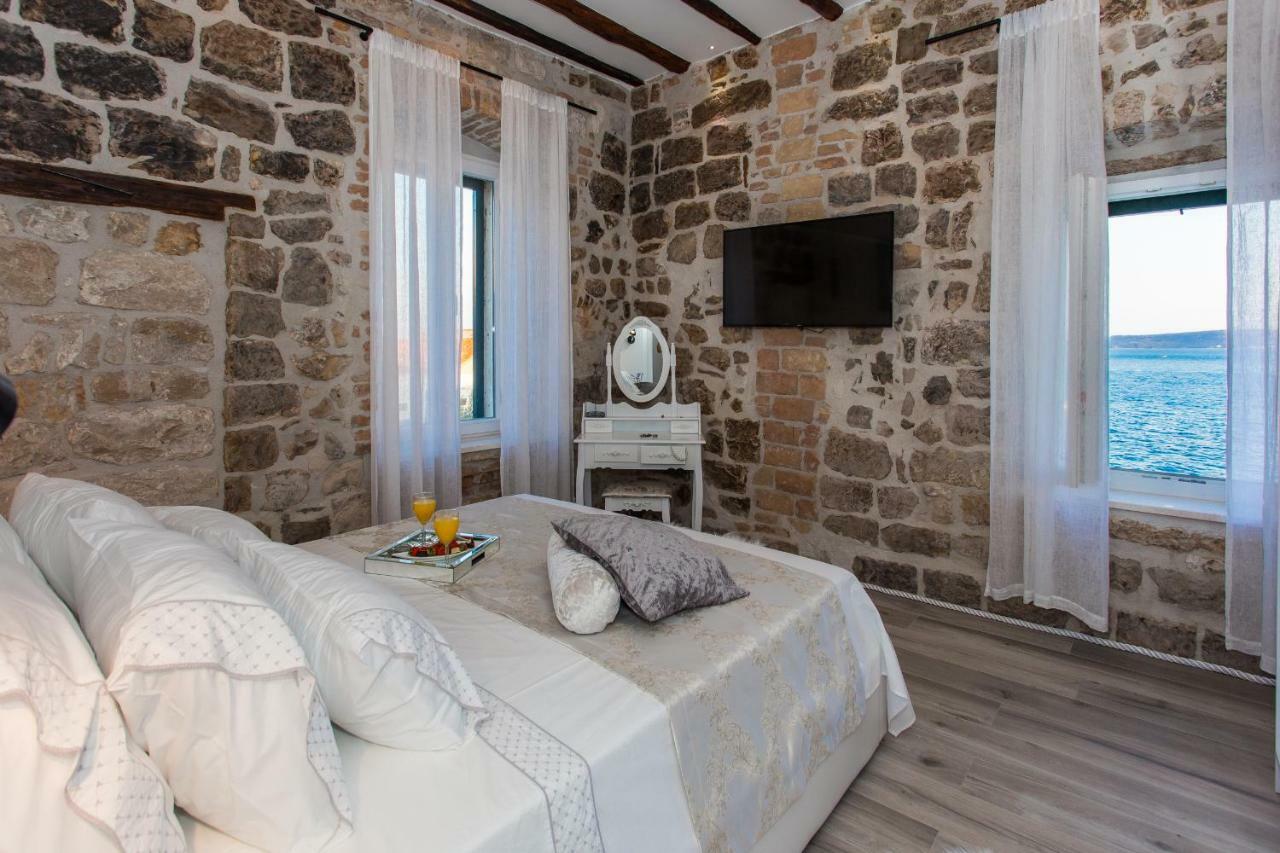 Seafront Apartment In Historical Cippico Castle Kaštela Kültér fotó