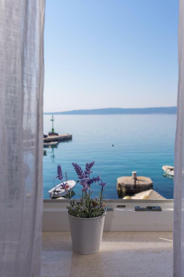 Seafront Apartment In Historical Cippico Castle Kaštela Kültér fotó