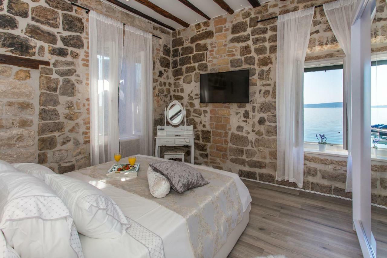 Seafront Apartment In Historical Cippico Castle Kaštela Kültér fotó