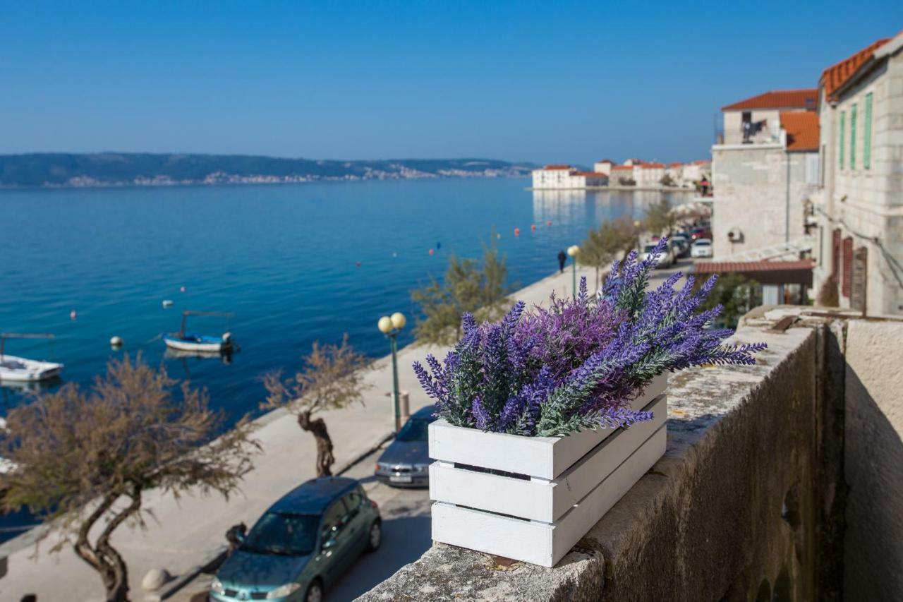 Seafront Apartment In Historical Cippico Castle Kaštela Kültér fotó