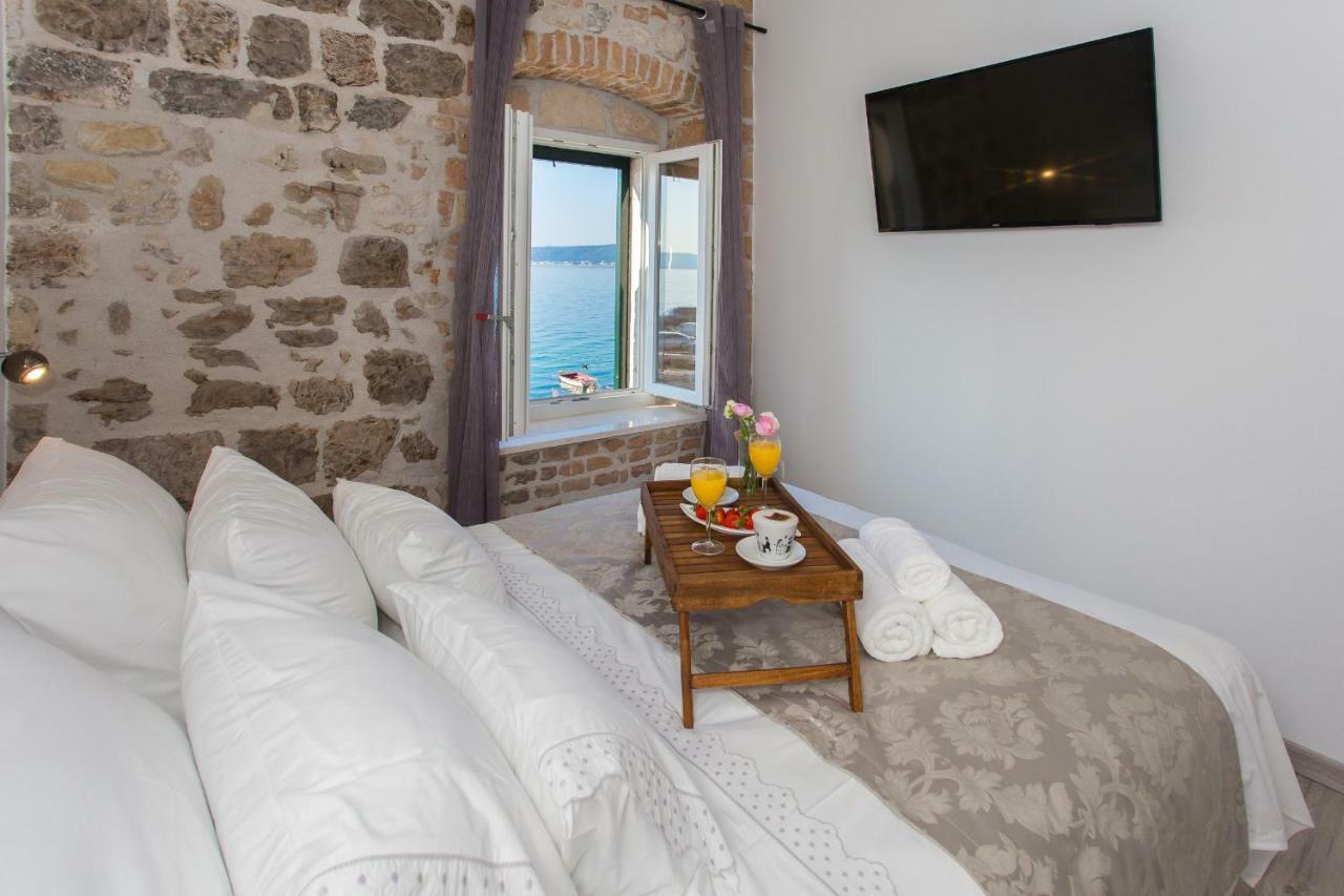 Seafront Apartment In Historical Cippico Castle Kaštela Kültér fotó