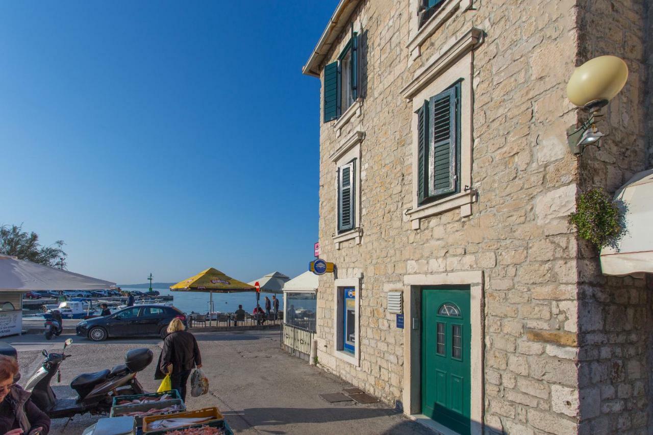 Seafront Apartment In Historical Cippico Castle Kaštela Kültér fotó